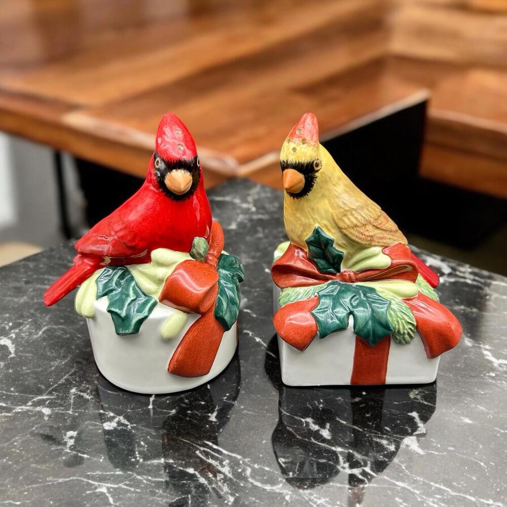 Lenox Winter Greetings Cardinals Salt & Pepper Set Unused Rare Collectible